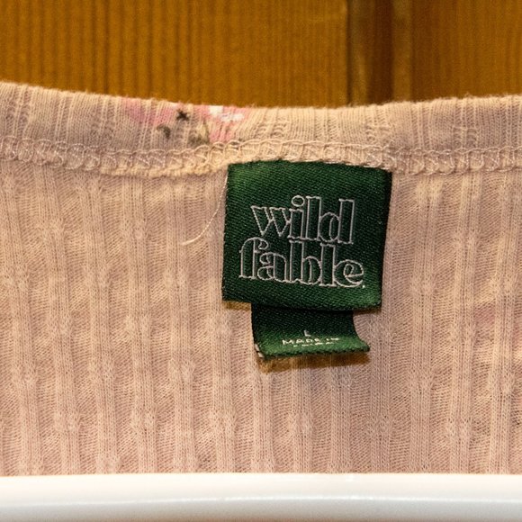 Super cute crop T like new, size L - Picture 2 of 3